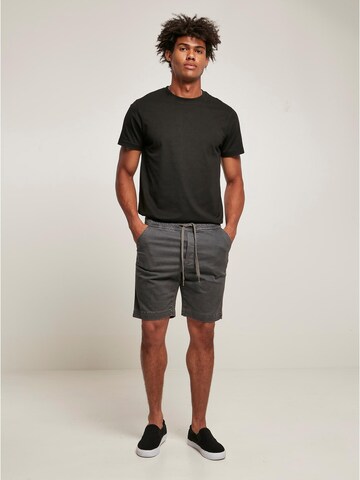 Urban Classics Regular Shorts in Grau