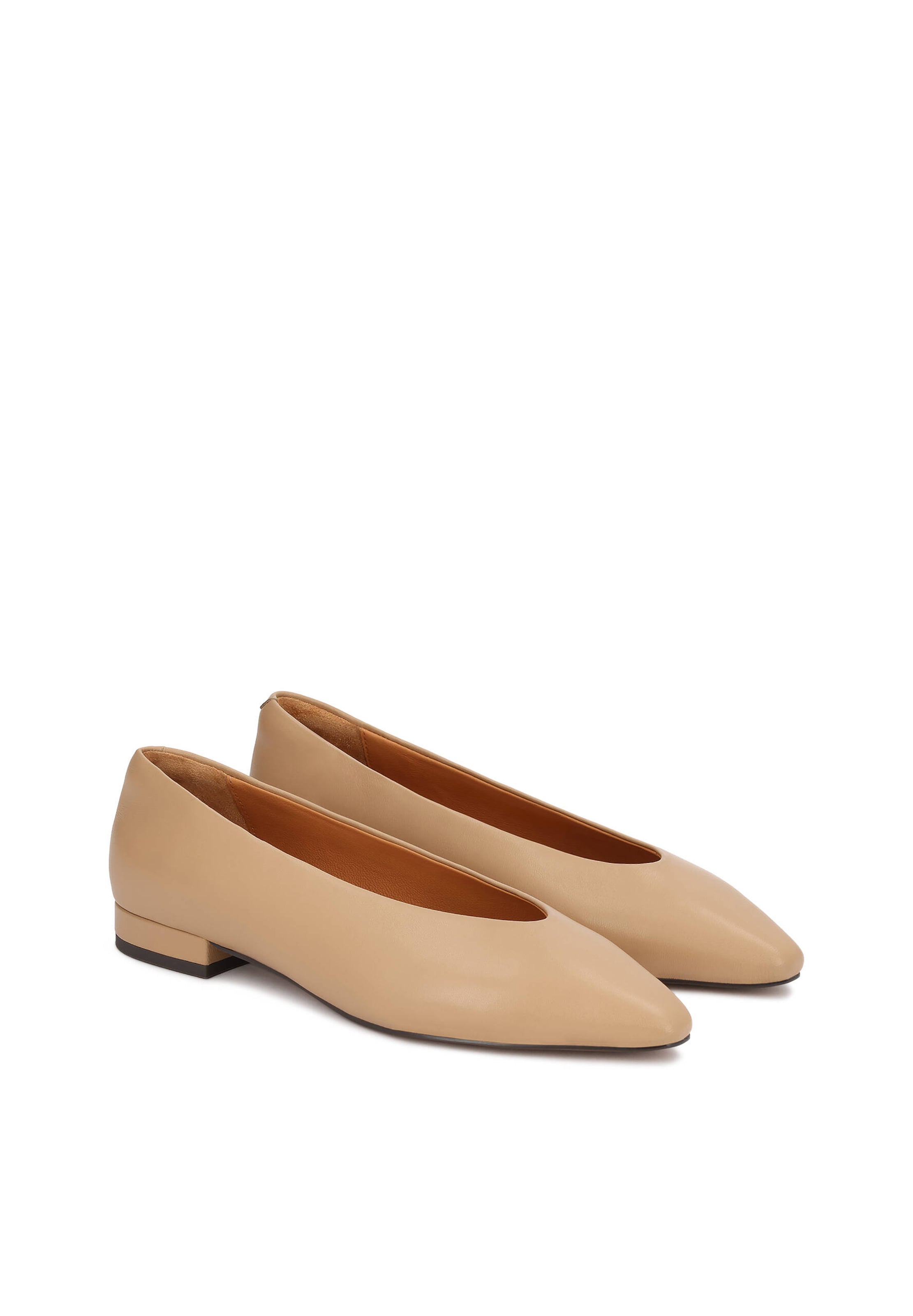Ballerina di Kazar in beige