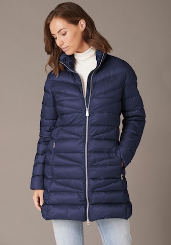 JUNGE Between-Season Jacket in Blue: front