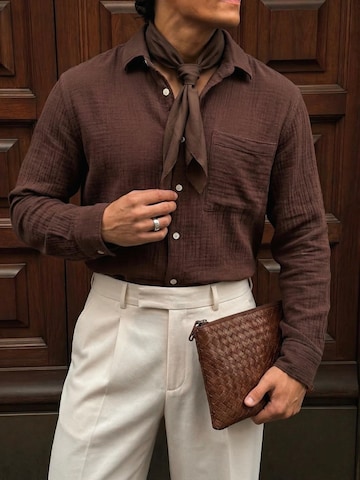 Kleidermafia Shirt in Bruin