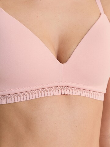 Triangolo Reggiseno 'HAPPILY' di ETAM in rosa