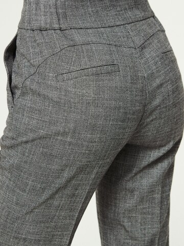 Bootcut Pantalon 'Edle' Next en gris