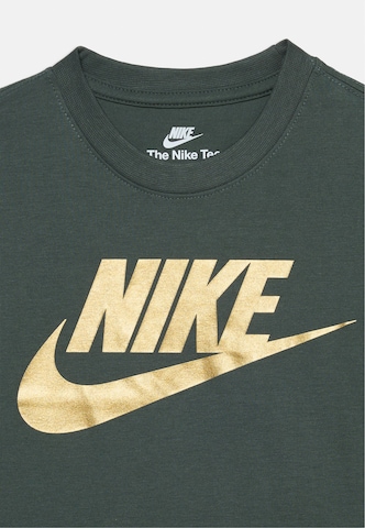 Nike Sportswear T-Shirt 'FUTURA EVERGREEN' in Grün: Vorderseite