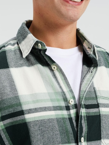 WE Fashion Regular fit Button Up Shirt in Green