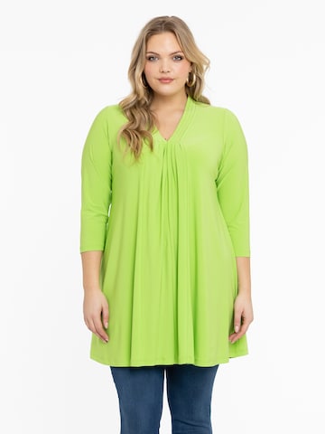 Yoek Tunic in Green: front