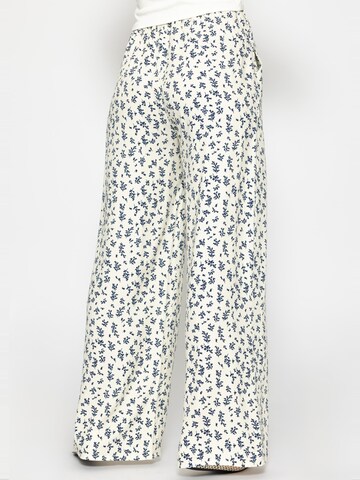 SASSYCLASSY Regular Hose‌‌‌‌‌‌‌‌‌‌ in Weiß