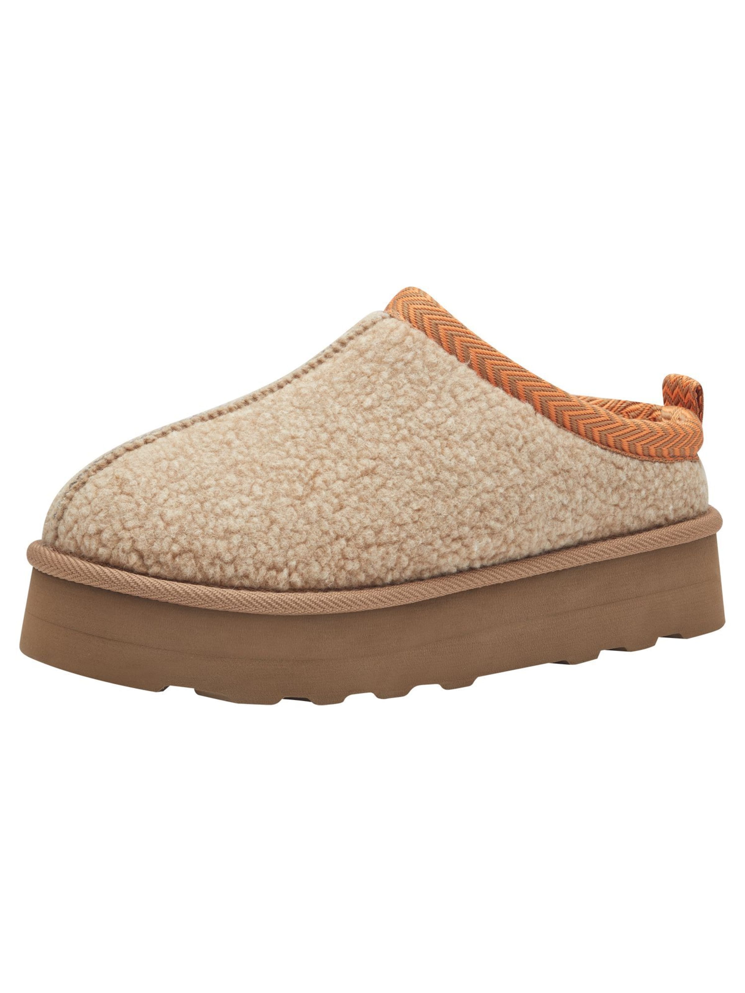 s.Oliver Slipper in Beige: front