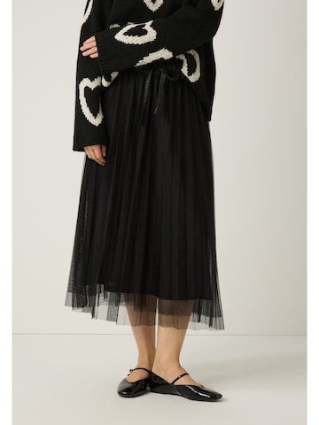 MORE & MORE Skirt in Black: front