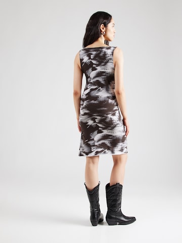 Monki - Vestido en marrón