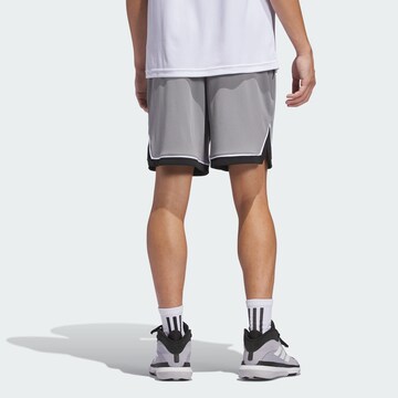 Loosefit Pantaloni sportivi 'Basketball Badge of Sport' di ADIDAS PERFORMANCE in grigio