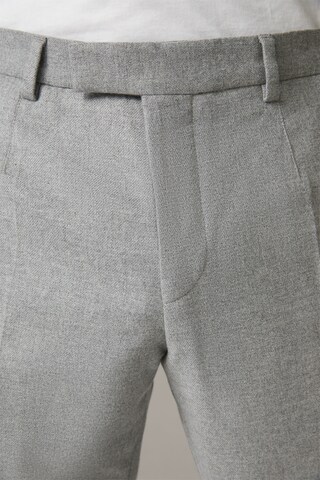 Coupe slim Pantalon à plis ' Kynd ' STRELLSON en gris