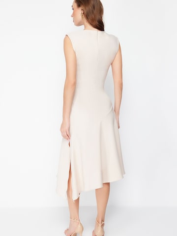 Trendyol Kleid in Grau