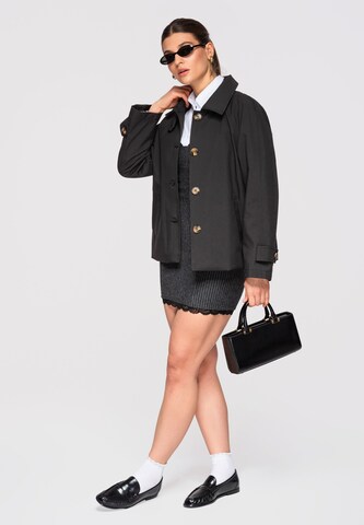 Ombre Between-seasons coat in Black