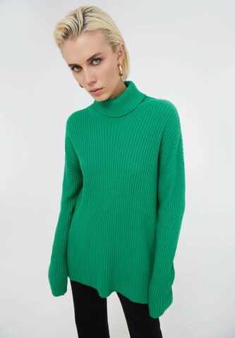 TOPTOP STUDIO Sweatshirt in Green