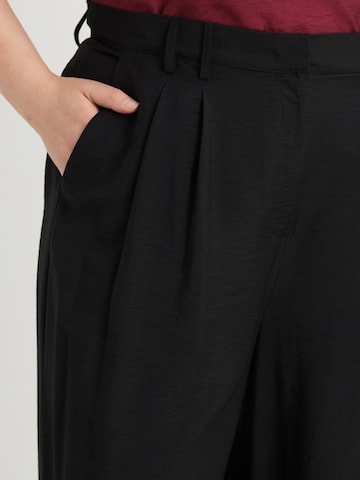 juoda Guido Maria Kretschmer Curvy Plačios klešnės Klostuotos kelnės 'Finja'
