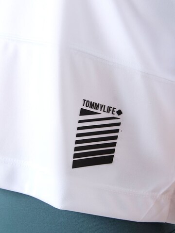 Maglia extra large di Tommy Life in bianco