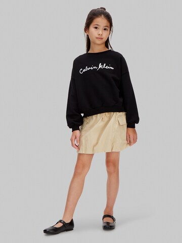 Sweat-shirt Calvin Klein Jeans en noir : devant
