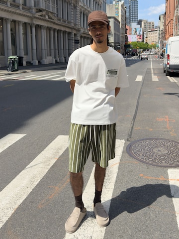 T-Shirt Bershka en blanc
