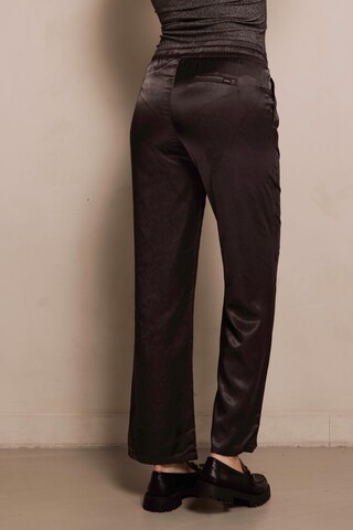 Zhrill Loose fit Pants in Brown