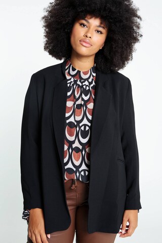 Paprika Blazer in Black: front