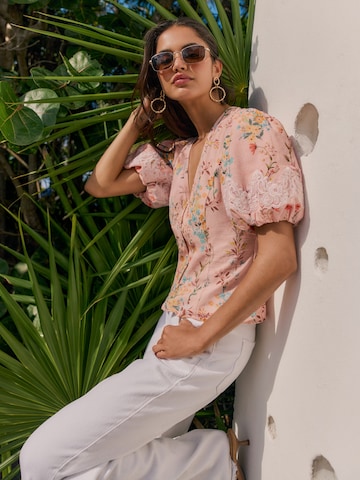 Friends Like These Blouse in Roze