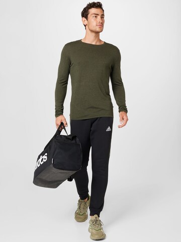 ADIDAS SPORTSWEAR Tapered Sportbroek 'Essentials Camo' in Zwart