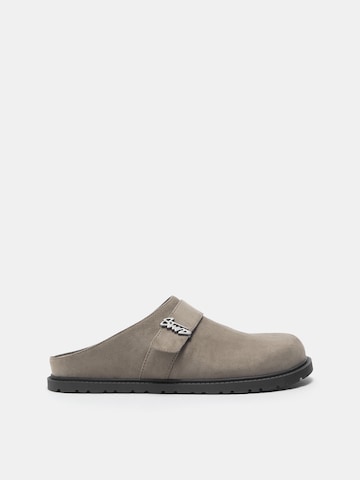 Pull&Bear Mules 'STWD' in Grey