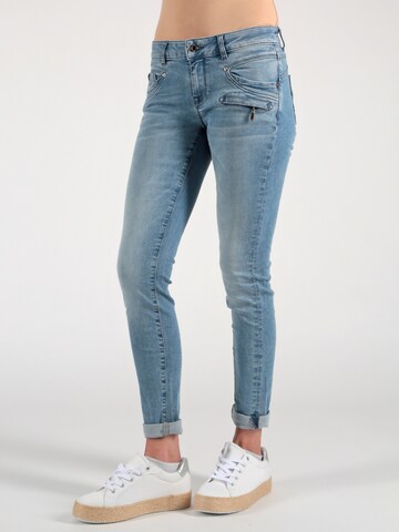 Miracle of Denim Tapered Jeans in Blue: front
