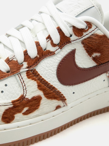 Baskets basses 'AIR FORCE 1 '07'' Nike Sportswear en marron