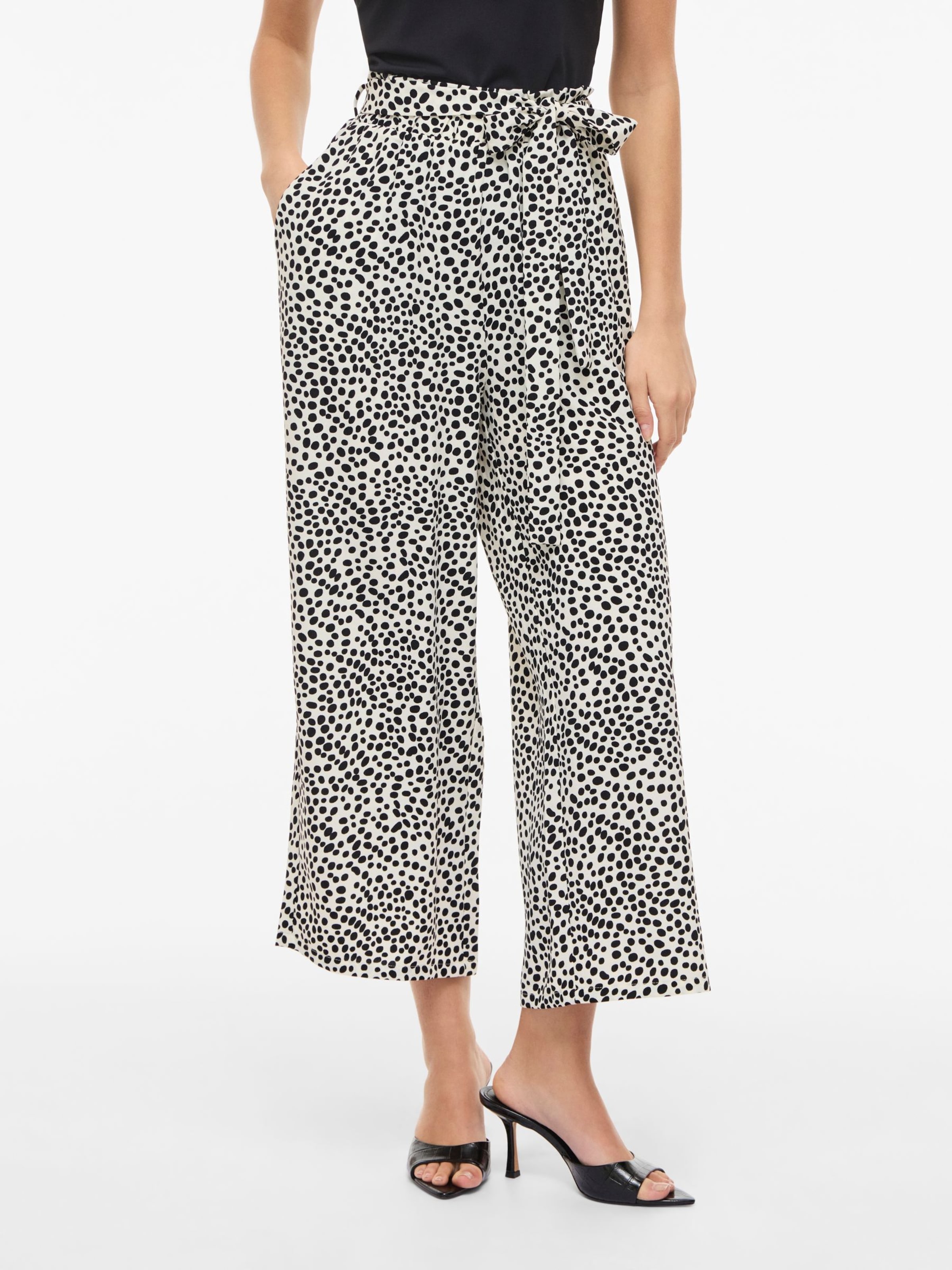 VILA Loose fit Trousers in Black