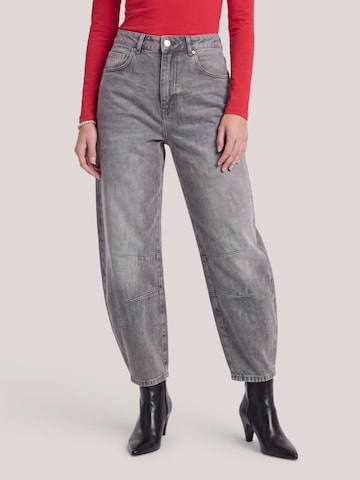 Barrel Jean Tatiana Zidekova en gris : devant