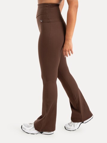 évasé Leggings ' Florea ' Smilodox en marron