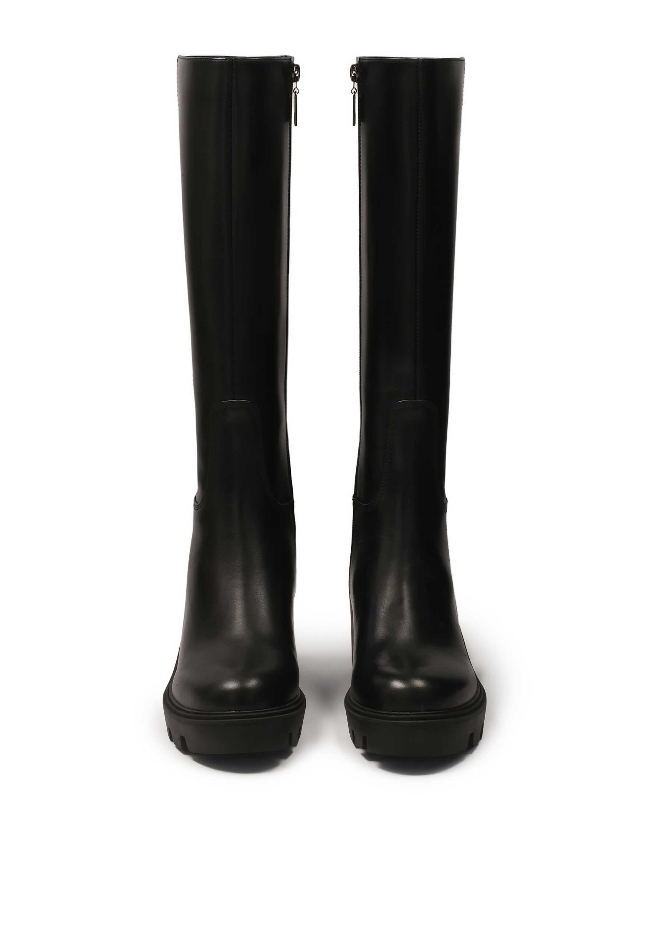 Kazar Saabas, värv must