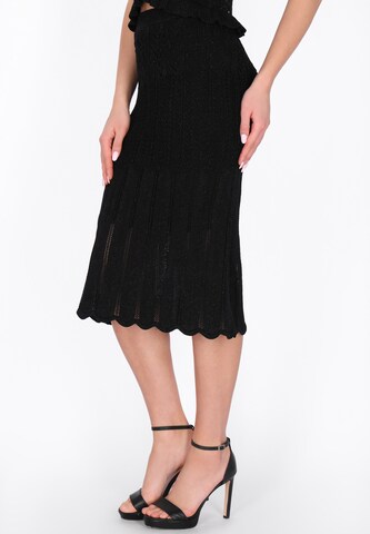 faina Skirt in Black: front