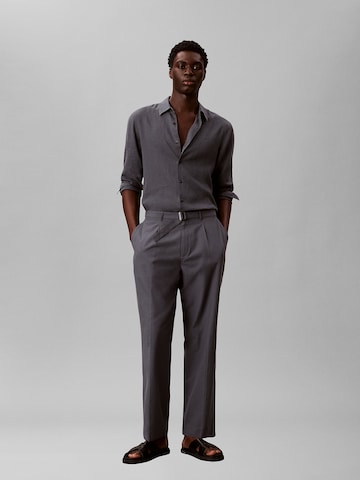 Calvin Klein Regular Bügelfaltenhose in Grau