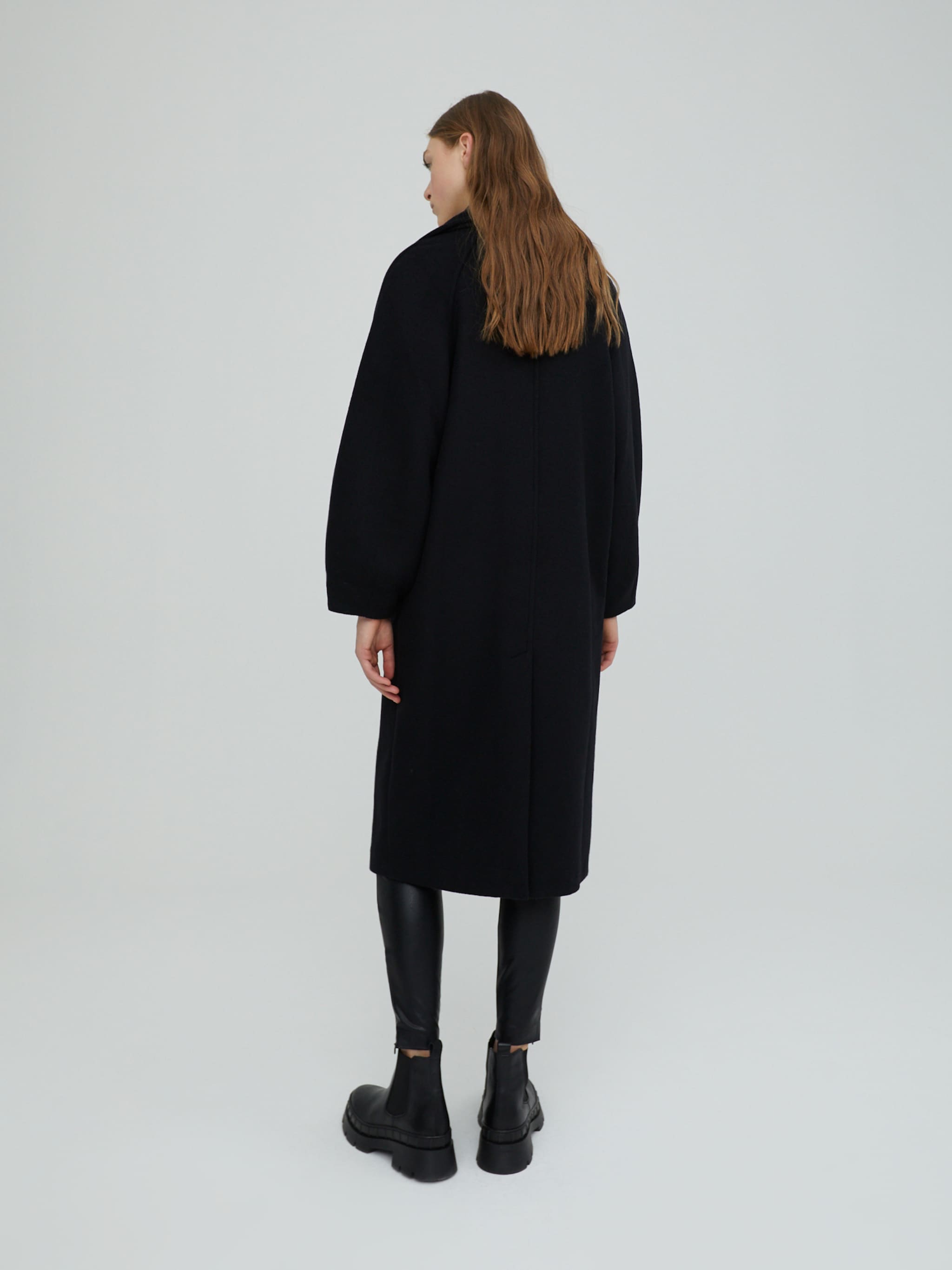 EDITED Producten Tussenmantel 'Daria' Zwart