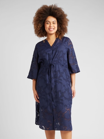 Robe-chemise 'DELLAVINE' ONLY Carmakoma en bleu : devant