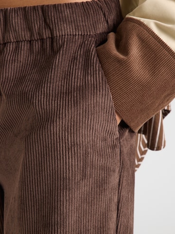 MAC Loosefit Broek 'CHIARA' in Bruin