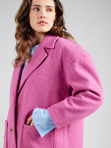 Manteau mi-saison 'PCJILI' PIECES Curve en rose