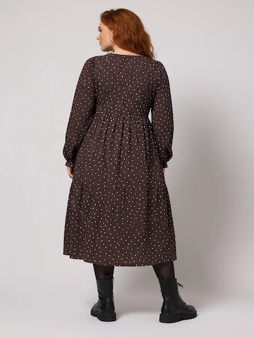 Robe Shape Of You en marron