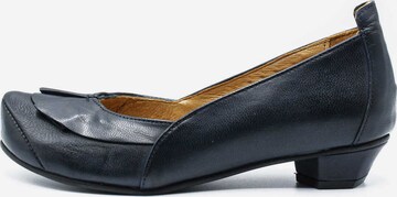 TIGGERS Ballet Flats in Black: front