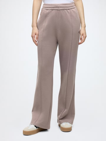 Calvin Klein Jeans Loosefit Hose in Grau: Vorderseite