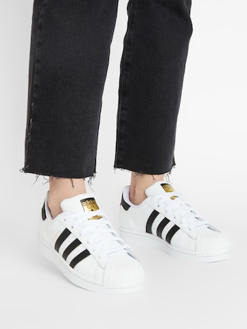 Baskets basses 'Superstar' ADIDAS ORIGINALS en blanc