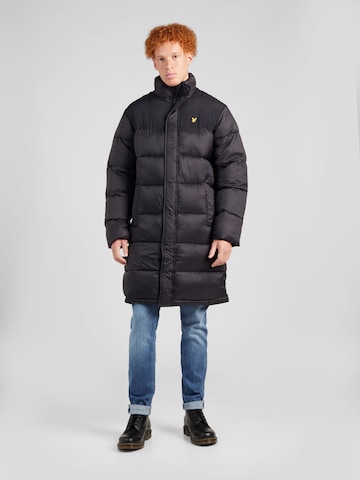 Lyle & Scott Winter Coat in Black: front