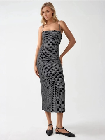 Hiccup Kleid in Schwarz: Vorderseite