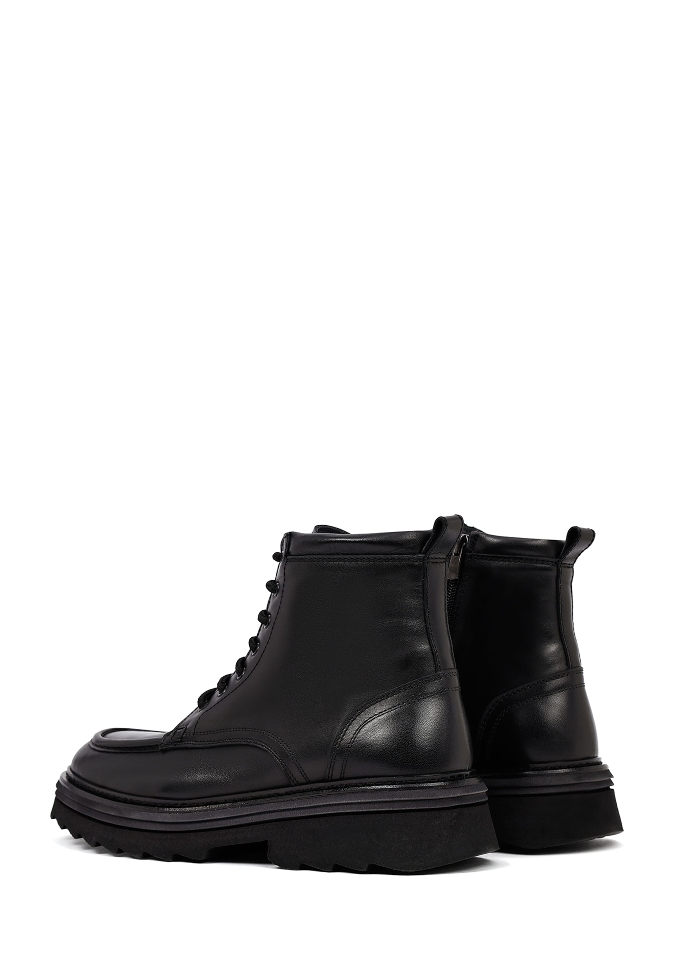 Boots stringati di Derimod in nero