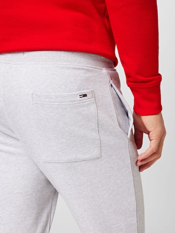 Tommy Jeans Tapered Hose in Grau