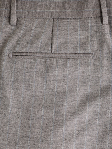 Loosefit Pantalon à plis Next en marron