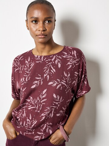 Chemisier Apricot en rouge : devant