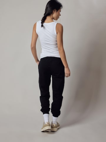 regular Pantaloni di OWN Off With Nature in nero